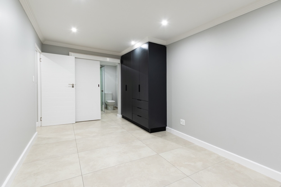 4 Bedroom Property for Sale in Outeniquasbosch Western Cape